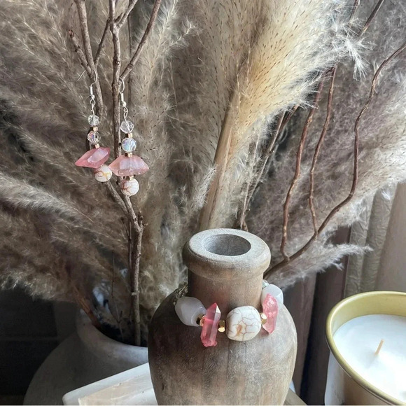 Beaded Stone Jewelry Set Earrings & Stretch Bracelet 7" Pink , Gold/White Stones - Picture 5 of 11